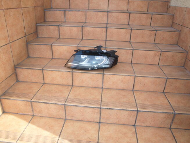 Audi A4 B8 lampa lewa przód (zwykła) 2007 - 2011r (europa)
