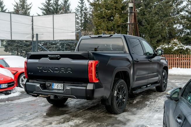 Toyota Tundra Metamorfoza – Z salonowego połysku w matową bestię