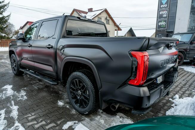Toyota Tundra Metamorfoza – Z salonowego połysku w matową bestię