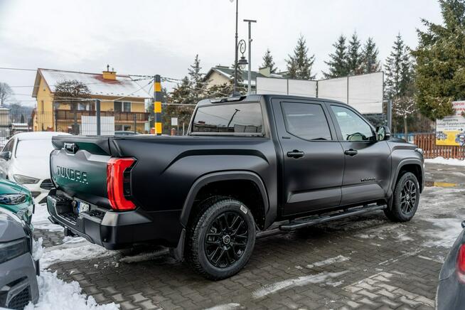 Toyota Tundra Metamorfoza – Z salonowego połysku w matową bestię
