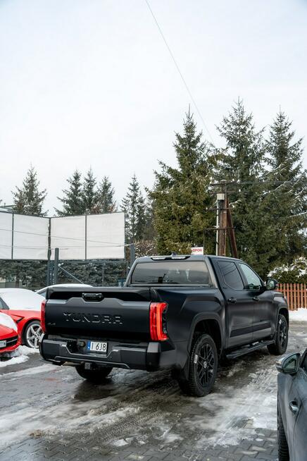 Toyota Tundra Metamorfoza – Z salonowego połysku w matową bestię