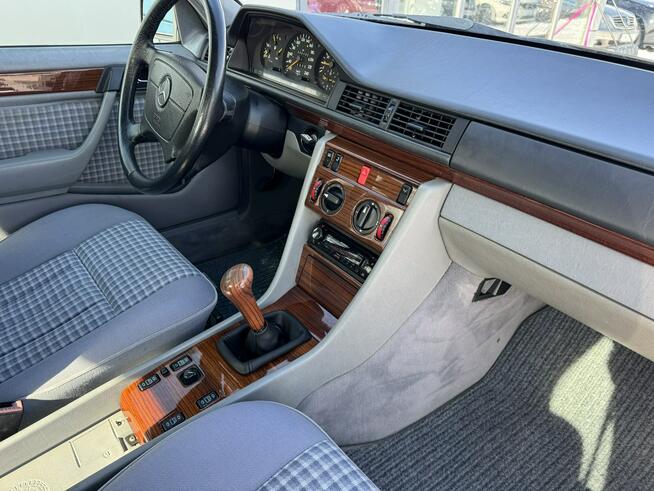 Mercedes E 200