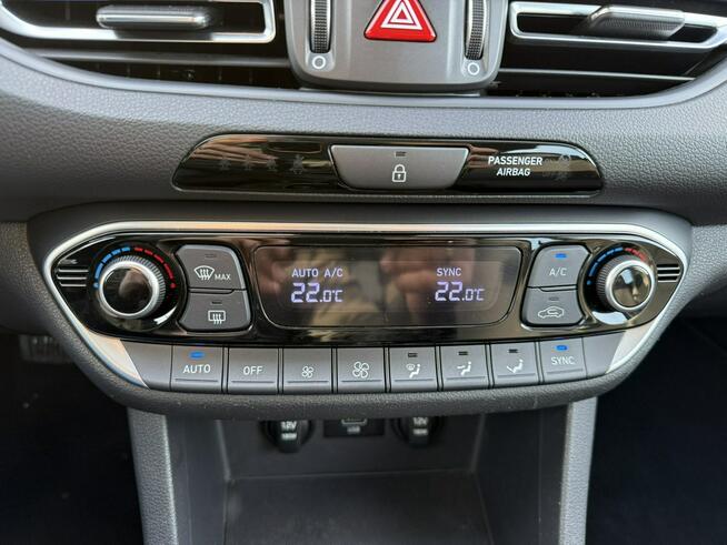 Hyundai i30 Fastback 1.5 T-GDi 7DCT 48V 160KM Smart Salon PL Serwis FV23%