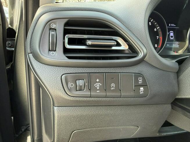 Hyundai i30 Fastback 1.5 T-GDi 7DCT 48V 160KM Smart Salon PL Serwis FV23%