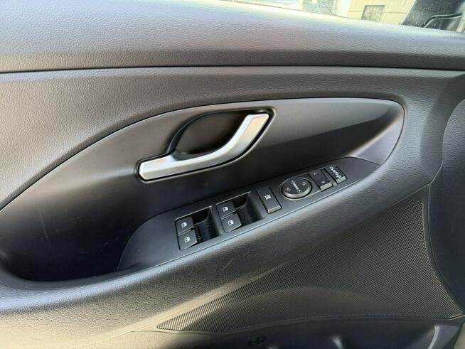 Hyundai i30 Fastback 1.5 T-GDi 7DCT 48V 160KM Smart Salon PL Serwis FV23%