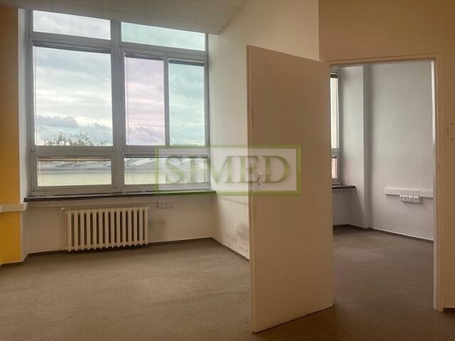 Pofabryczny klimat, recepcja, parking , dostęp24h