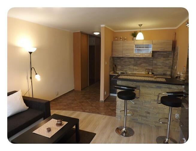 Jasne studio, miejsce postojowe, Tysiąclecia 19