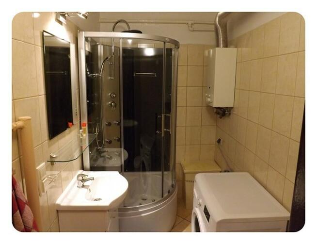 Jasne studio, miejsce postojowe, Tysiąclecia 19