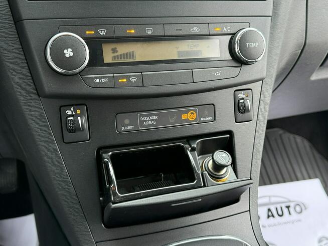 Toyota Avensis 1,6VVTi 132KM SOL/Pod.Fotele/Hak/Serwisowany