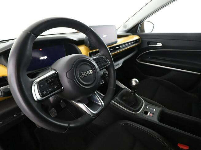Jeep Avenger virtual cocpit full LED klima auto grzane fotele kamera i czujniki pak