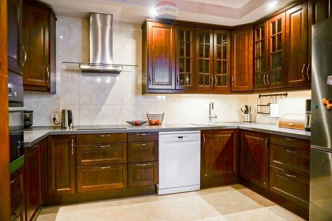 Dom 275m2 z usługowym parterem, Żyrardów