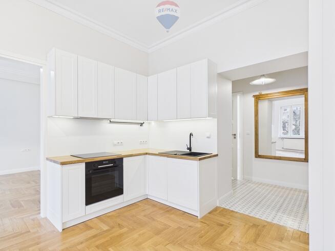 Dwupokojowe, nieumeblowane mieszkanie w kamienicy