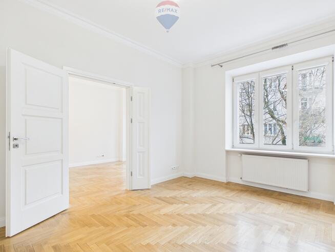 Dwupokojowe, nieumeblowane mieszkanie w kamienicy