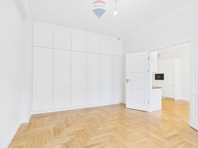 Dwupokojowe, nieumeblowane mieszkanie w kamienicy