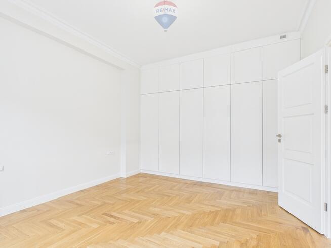 Dwupokojowe, nieumeblowane mieszkanie w kamienicy