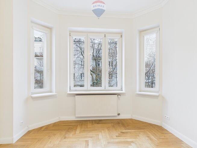 Dwupokojowe, nieumeblowane mieszkanie w kamienicy