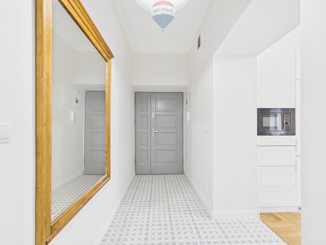 Dwupokojowe, nieumeblowane mieszkanie w kamienicy