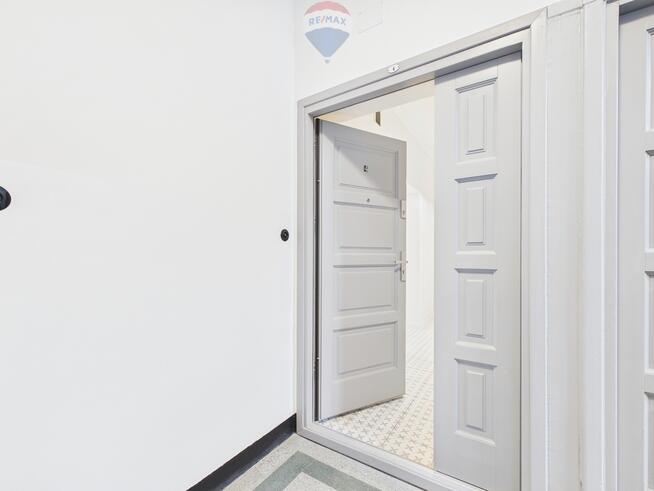 Dwupokojowe, nieumeblowane mieszkanie w kamienicy