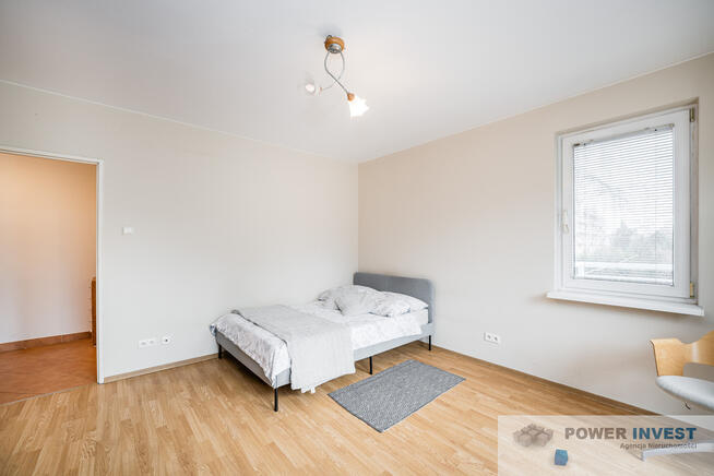 Jasna kawalerka z balkonem blisko komunikacji