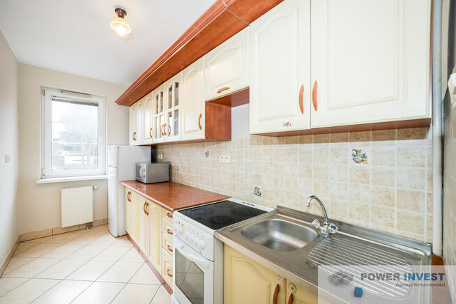 Jasna kawalerka z balkonem blisko komunikacji