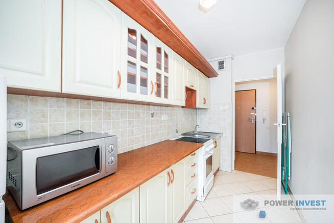 Jasna kawalerka z balkonem blisko komunikacji