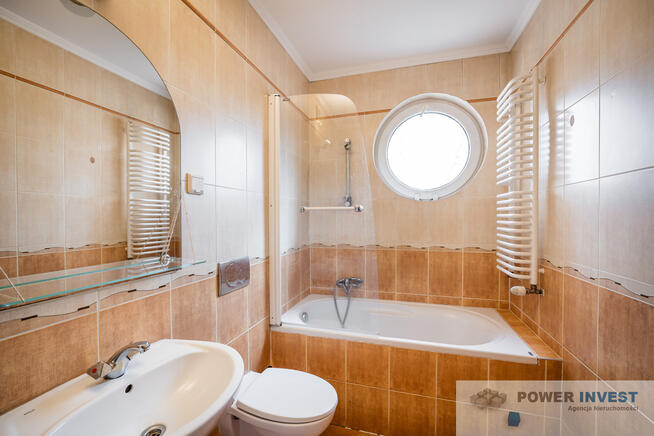 Jasna kawalerka z balkonem blisko komunikacji