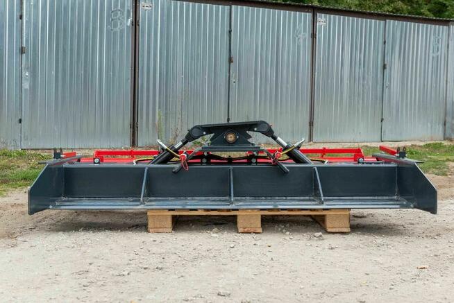 Osprzęt na ramię Niwelator terenu z wałem gładkim ! Równiarka