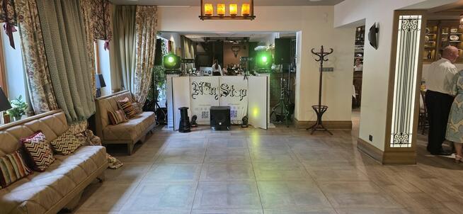 Nowoczesna Djka Muzyczna na Nowoczesne Potrzeby Animatorka z