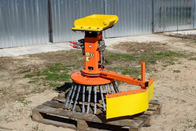 Osprzęt na ramię Niwelator terenu z wałem gładkim ! Równiarka