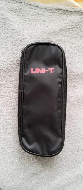 cyfrowy miernik cęgowy UNI-T UT204A.