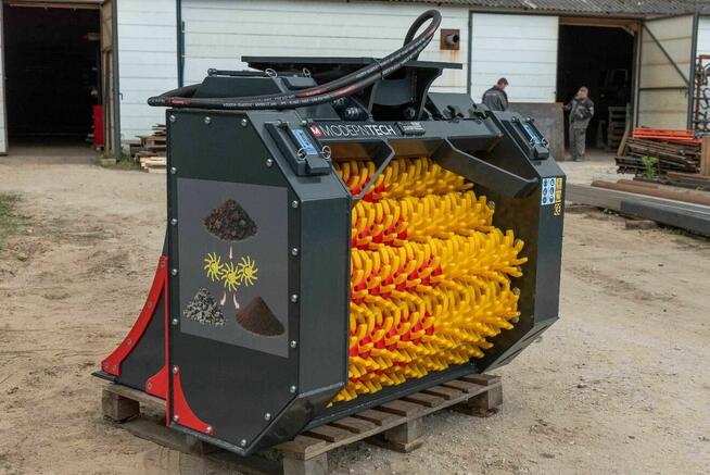 Osprzęt na ramię Niwelator terenu z wałem gładkim ! Równiarka