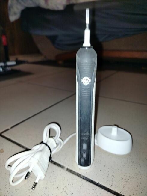 Szczoteczka do zębów BRAUN Oral-B + gratis Polecam