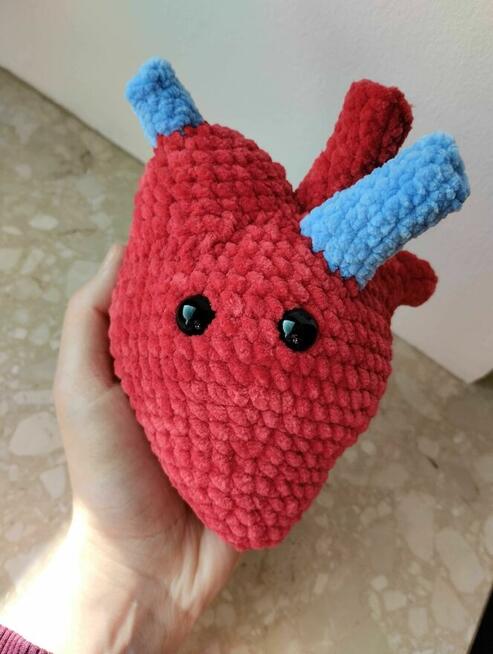 Maskotka pluszowa ludzkie serce amigurumi