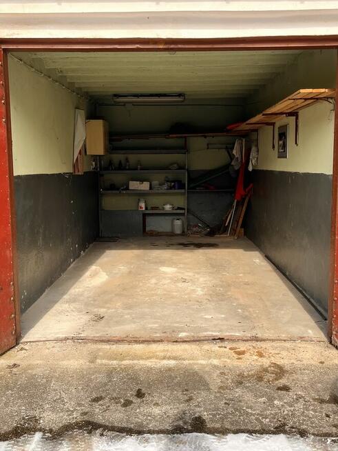 Garaż przy ul. Mieszka I (Czarnów)