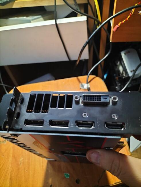 Sprzedam kartę graficzną sapphire rtx 580