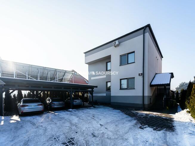 Dom Niepołomice, Aleja Dębowa