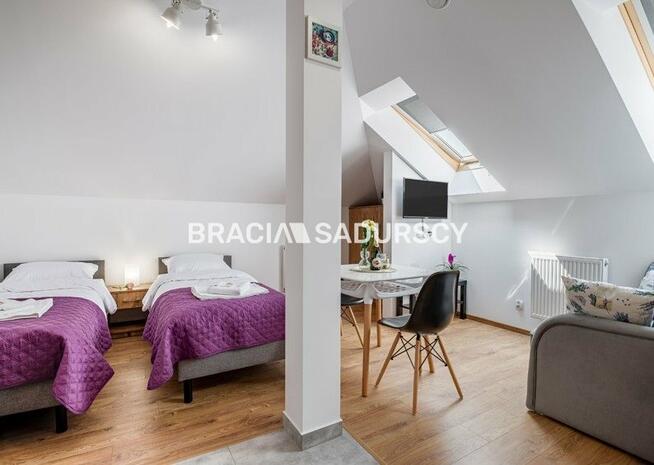 Dom Niepołomice, Aleja Dębowa