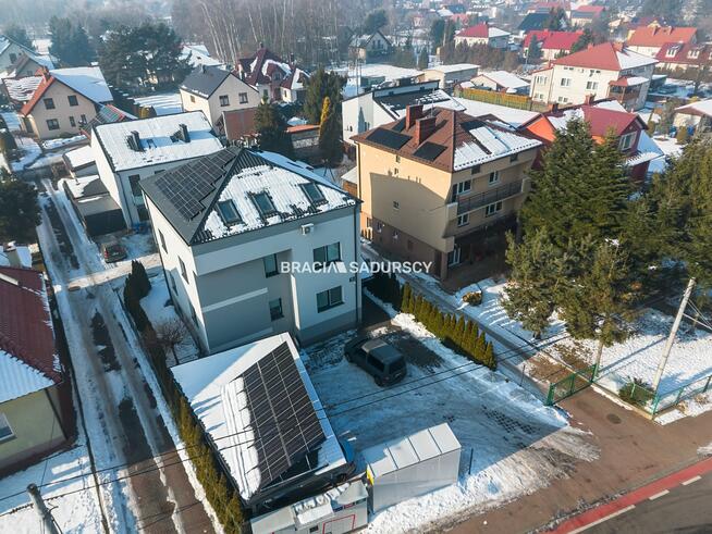 Dom Niepołomice, Aleja Dębowa