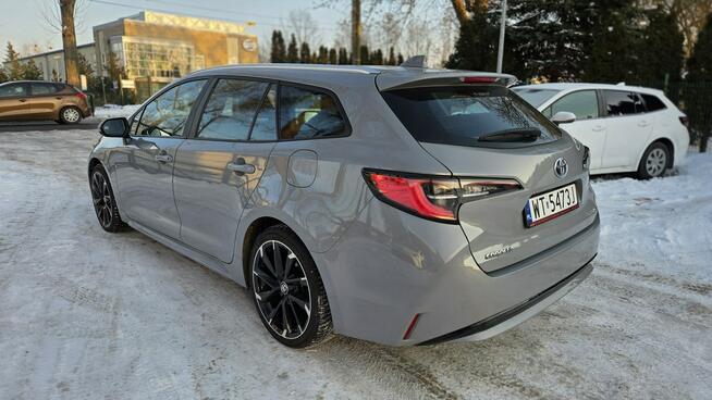 Toyota Corolla 1.8 HSD F-Vat 23% Ast. Parkowani Distronic Podgrzewane Fotele Super!