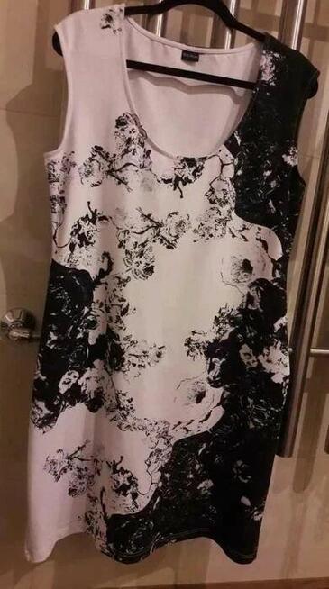 Sukienka dzianina biała czarna XL elastyczna w kwiaty