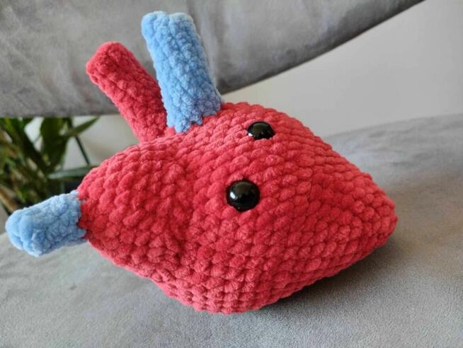 Maskotka pluszowa ludzkie serce amigurumi