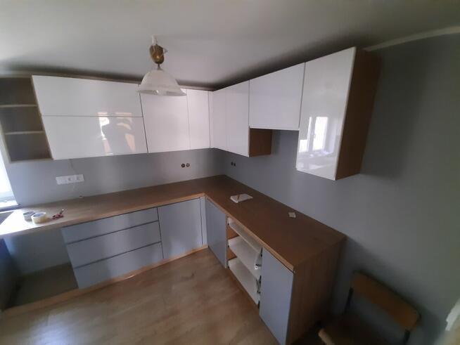 Skręcanie i montaż mebli. Montaz paneli podłogowych. Montaz