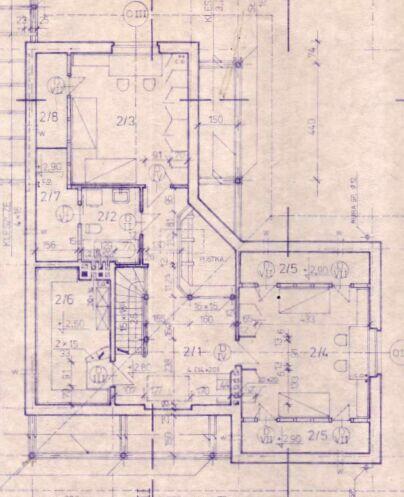 Ciekawy, z piwnicami, do wykończenia