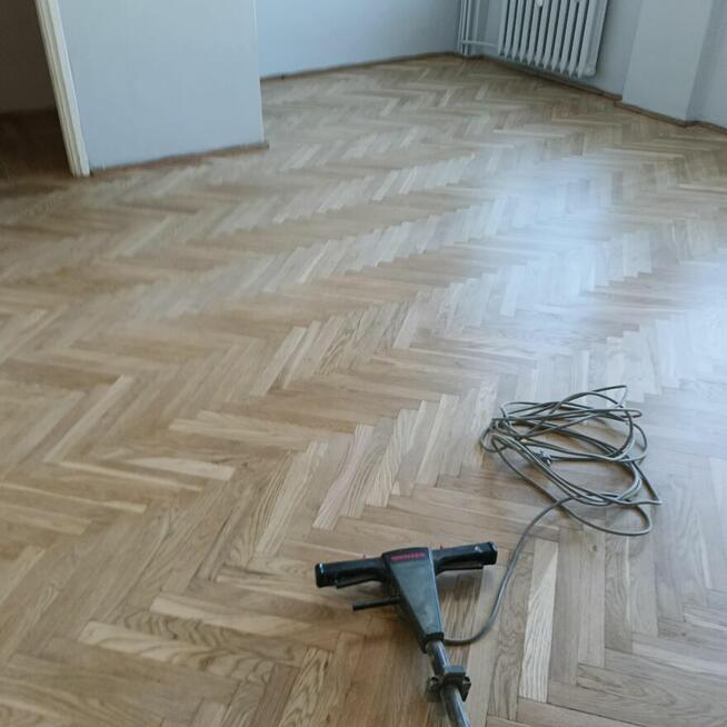 Cyklinowanie Gdańsk - Renowacja - Schody - Szkoła - Sala -