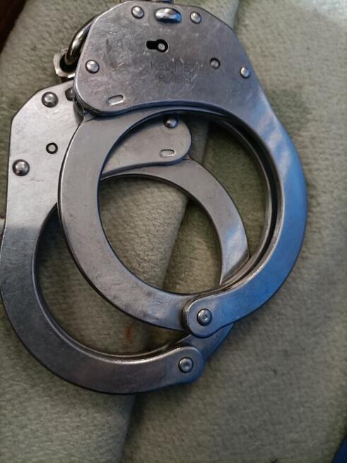 Sprzedam kajdanki kelmet