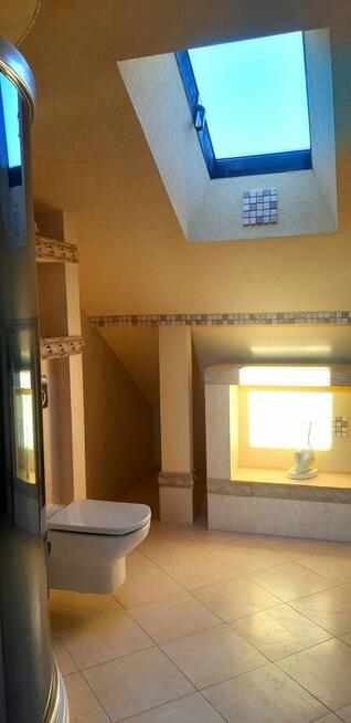 Ciekawy, z piwnicami, do wykończenia