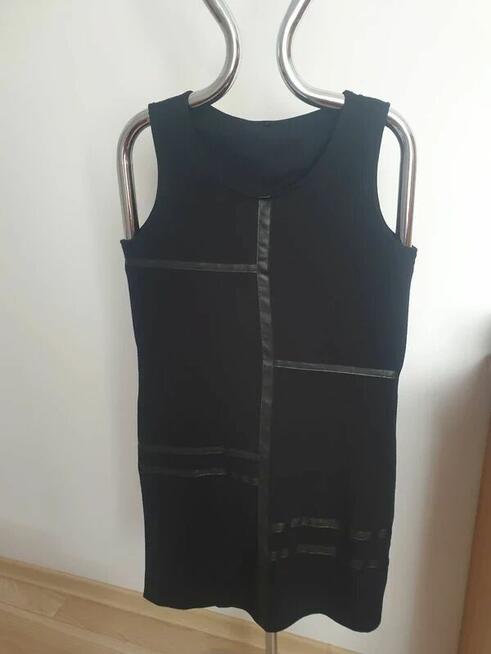 Sukienka czarna bez rękawów z aplikacją L