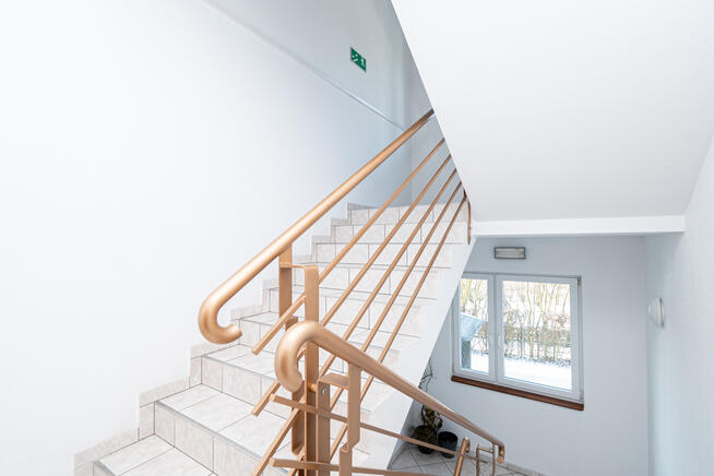 Mieszkanie dwupokojowe na wysokim parterze