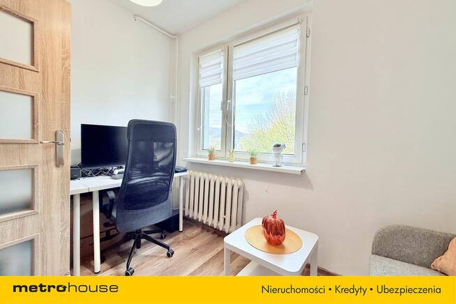 Mieszkanie 3 pokojowe z balkonem w niskim bloku.