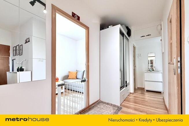 Mieszkanie 3 pokojowe z balkonem w niskim bloku.